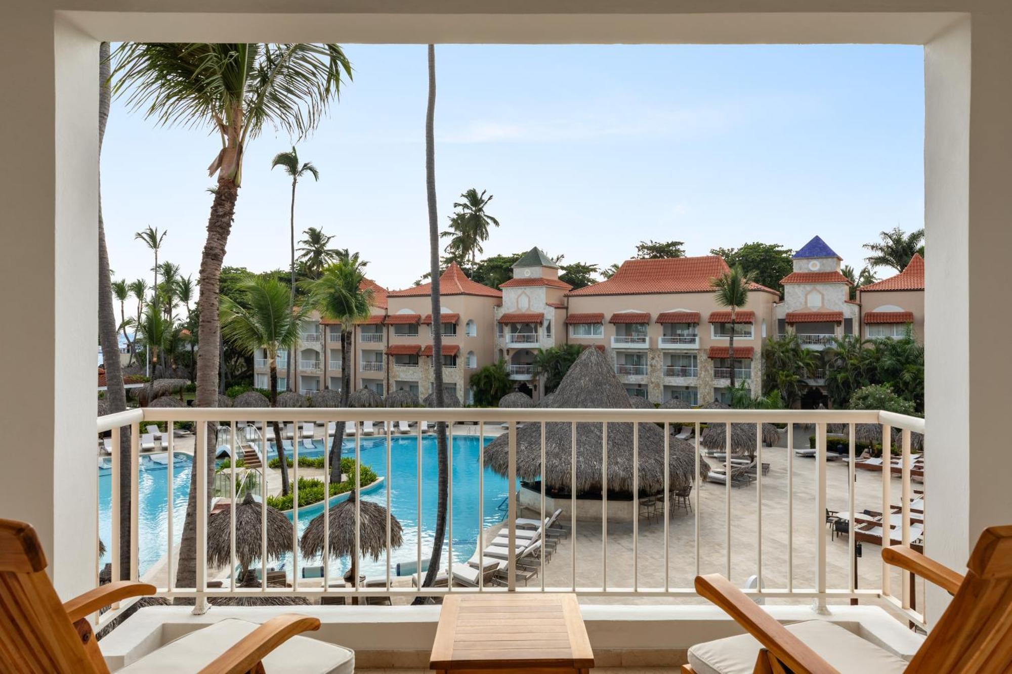 Junior Suite Poolside