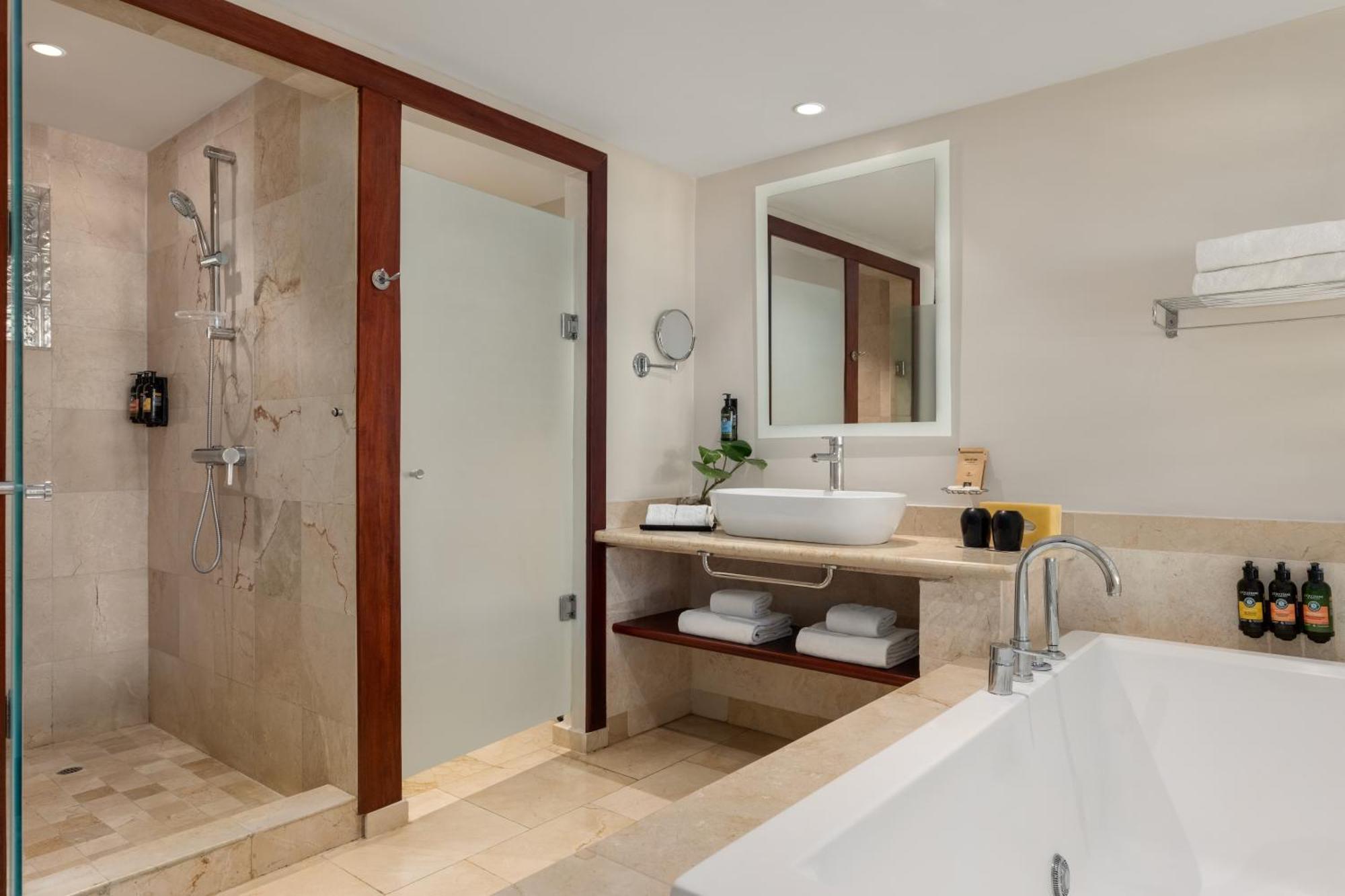 Junior Suite Poolside